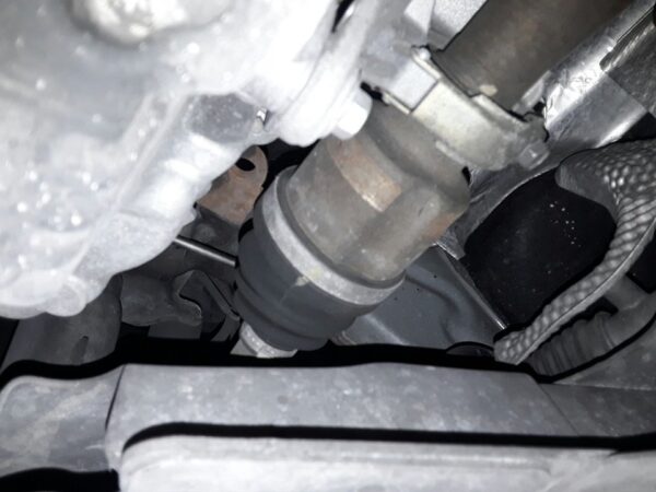 TRANSMISION DELANTERA DERECHA RENAULT MEGANE III BERLINA 5P