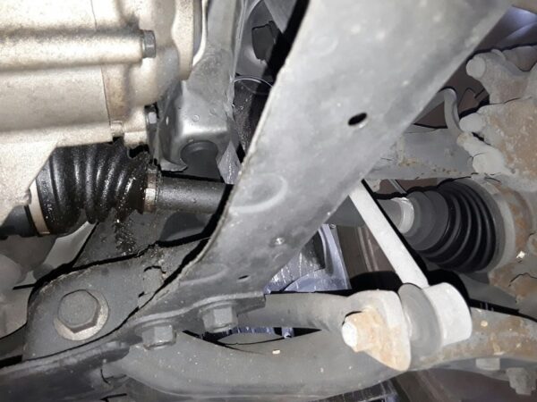TRANSMISION DELANTERA IZQUIERDA TOYOTA AURIS (E15)