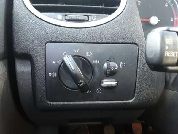 MANDO LUCES FORD FOCUS BERLINA (CAP)