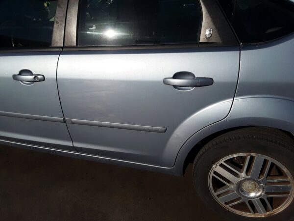 PUERTA TRASERA IZQUIERDA FORD FOCUS BERLINA (CAP)