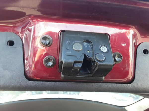 CERRADURA MALETERO / PORTON TOYOTA COROLLA VERSO (R1)