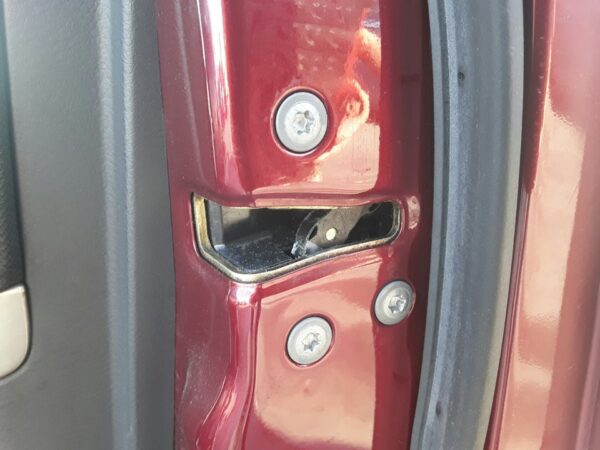 CERRADURA PUERTA DELANTERA DERECHA TOYOTA COROLLA VERSO (R1)