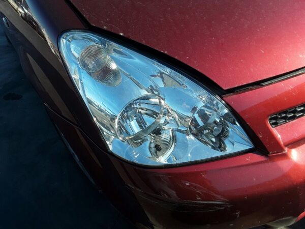 FARO DERECHO TOYOTA COROLLA VERSO (R1)