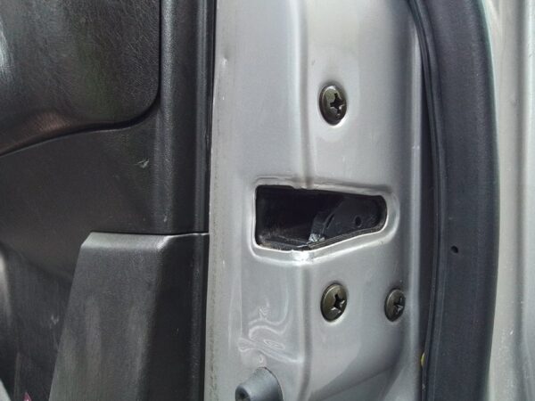CERRADURA PUERTA DELANTERA DERECHA HYUNDAI TERRACAN (HP)
