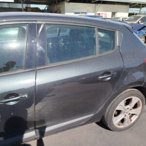 PUERTA TRASERA IZQUIERDA RENAULT MEGANE III BERLINA 5P