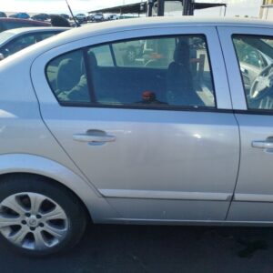 PUERTA TRASERA DERECHA OPEL ASTRA H BERLINA