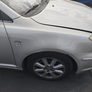 ALETA DELANTERA DERECHA TOYOTA AVENSIS BERLINA (T25)