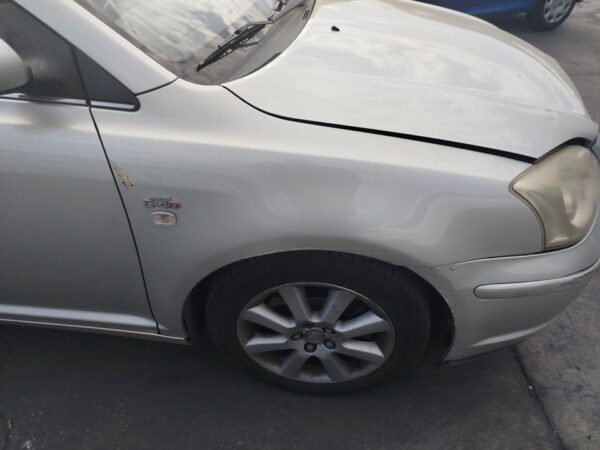 ALETA DELANTERA DERECHA TOYOTA AVENSIS BERLINA (T25)