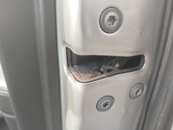 CERRADURA PUERTA DELANTERA DERECHA TOYOTA AVENSIS BERLINA (T25)