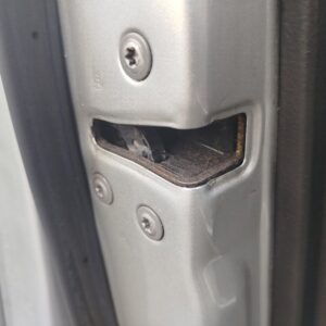 CERRADURA PUERTA DELANTERA IZQUIERDA TOYOTA AVENSIS BERLINA (T25)