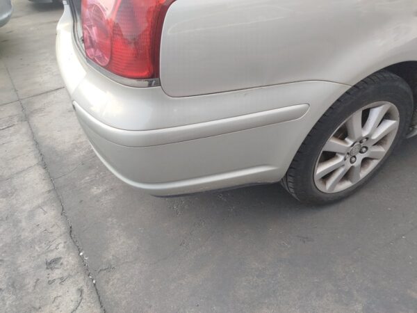 PORTON TRASERO TOYOTA AVENSIS BERLINA (T25)