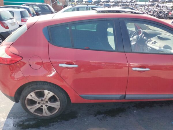 PUERTA TRASERA DERECHA RENAULT MEGANE III BERLINA 5P