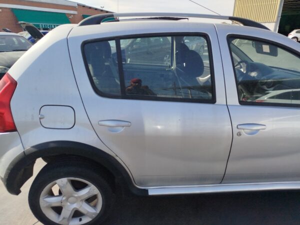 PUERTA TRASERA DERECHA DACIA SANDERO