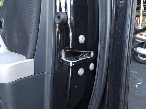 CERRADURA PUERTA DELANTERA DERECHA TOYOTA YARIS (KSP9/SCP9/NLP9)