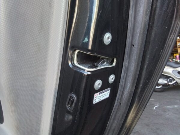 CERRADURA PUERTA TRASERA DERECHA TOYOTA YARIS (KSP9/SCP9/NLP9)
