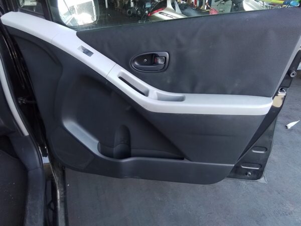 ELEVALUNAS DELANTERO DERECHO TOYOTA YARIS (KSP9/SCP9/NLP9)