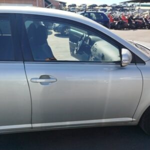 PUERTA DELANTERA DERECHA TOYOTA AVENSIS BERLINA (T25)
