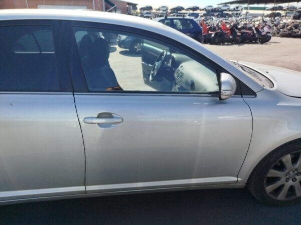 PUERTA DELANTERA DERECHA TOYOTA AVENSIS BERLINA (T25)