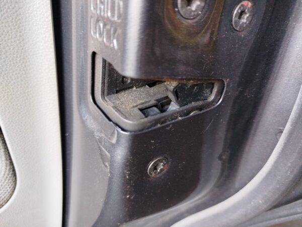 CERRADURA PUERTA TRASERA DERECHA VOLVO V50 FAMILIAR