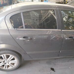 PUERTA TRASERA DERECHA OPEL ASTRA H BERLINA
