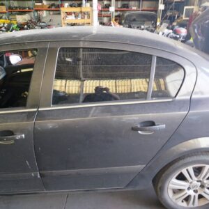 PUERTA TRASERA IZQUIERDA OPEL ASTRA H BERLINA