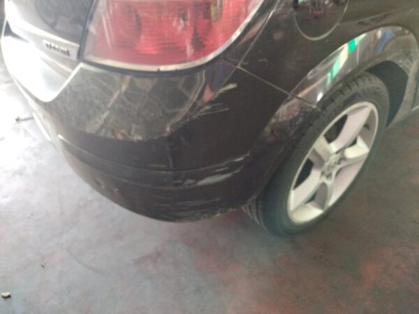 PARAGOLPES TRASERO OPEL ASTRA H BERLINA
