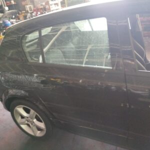 PUERTA TRASERA DERECHA OPEL ASTRA H BERLINA