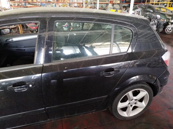 PUERTA TRASERA IZQUIERDA OPEL ASTRA H BERLINA