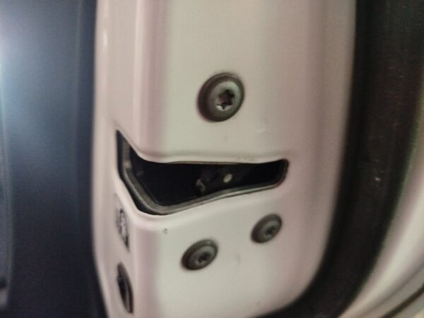 CERRADURA PUERTA TRASERA DERECHA TOYOTA AURIS (E18)