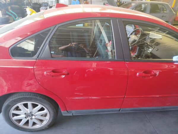 PUERTA TRASERA DERECHA VOLVO S40 BERLINA