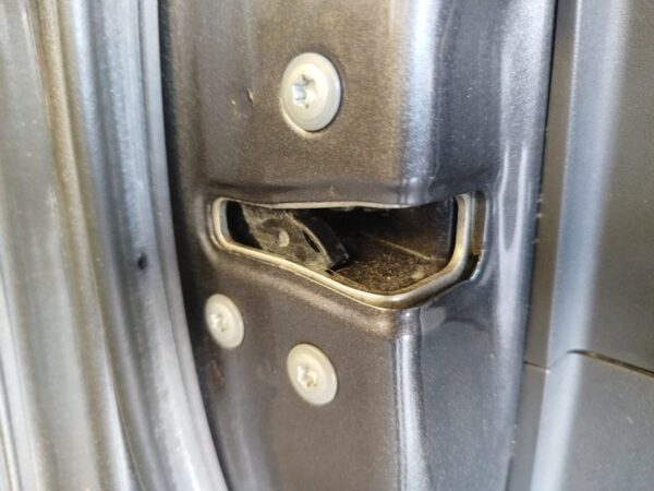 CERRADURA PUERTA DELANTERA IZQUIERDA TOYOTA YARIS (KSP9/SCP9/NLP9)