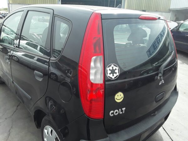 PILOTO TRASERO IZQUIERDO MITSUBISHI COLT BERLINA 3 (Z30)