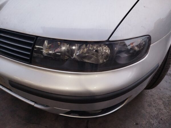 FARO IZQUIERDO SEAT TOLEDO (1M2)