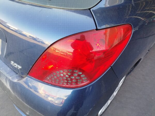 PILOTO TRASERO DERECHO PEUGEOT 207