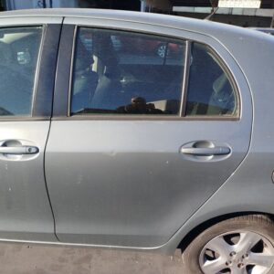 PUERTA TRASERA IZQUIERDA TOYOTA YARIS (KSP9/SCP9/NLP9)