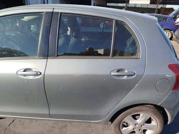 PUERTA TRASERA IZQUIERDA TOYOTA YARIS (KSP9/SCP9/NLP9)