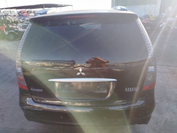 PORTON TRASERO MITSUBISHI GRANDIS (NA0W)