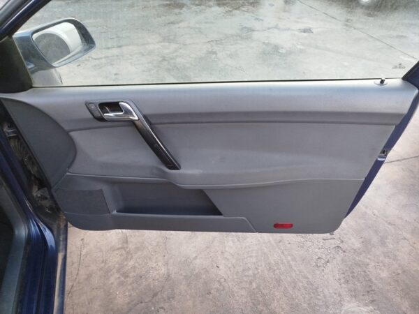 ELEVALUNAS DELANTERO DERECHO VOLKSWAGEN POLO IV (9N1)