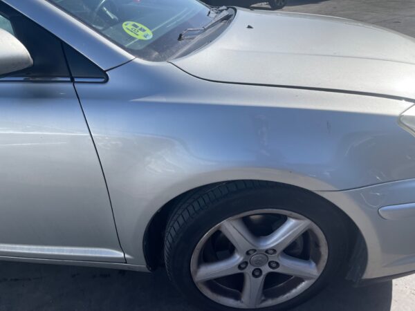 ALETA DELANTERA DERECHA TOYOTA AVENSIS BERLINA (T25)