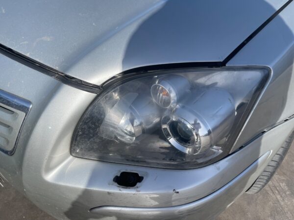 FARO IZQUIERDO TOYOTA AVENSIS BERLINA (T25)