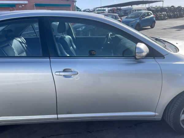 PUERTA DELANTERA DERECHA TOYOTA AVENSIS BERLINA (T25)