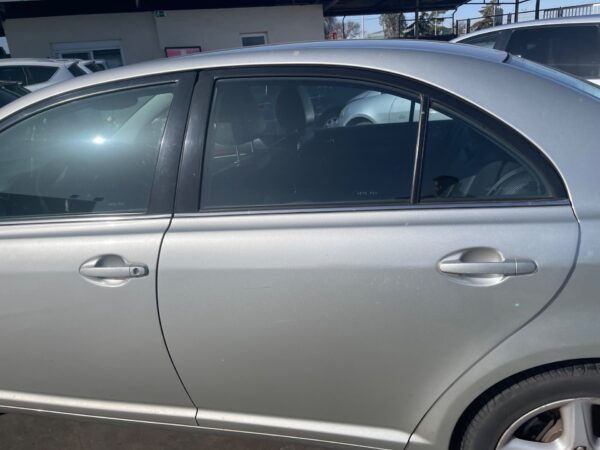 PUERTA TRASERA IZQUIERDA TOYOTA AVENSIS BERLINA (T25)
