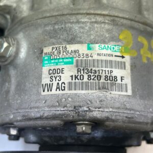 COMPRESOR AIRE ACONDICIONADO VOLKSWAGEN GOLF V (1K1)(10.2003)