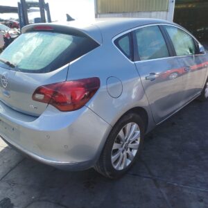 PILOTO TRASERO DERECHO OPEL ASTRA J BERLINA 5P
