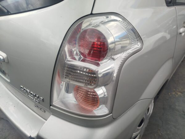 PILOTO TRASERO DERECHO TOYOTA COROLLA VERSO (R1)