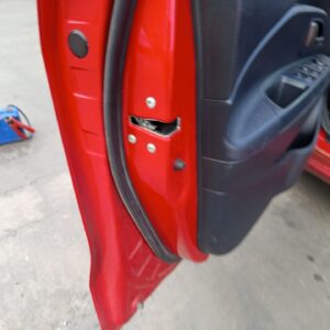 CERRADURA PUERTA DELANTERA IZQUIERDA KIA RIO (UB)