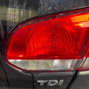PILOTO TRASERO DERECHO INTERIOR VOLKSWAGEN GOLF VI (5K1)(10.2008)
