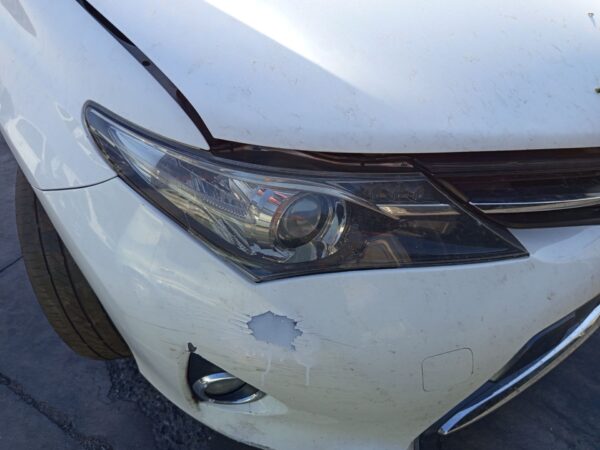 FARO DERECHO TOYOTA AURIS TOURING SPORTS (E18)