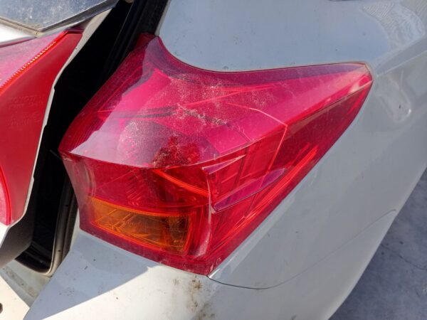 PILOTO TRASERO DERECHO TOYOTA AURIS TOURING SPORTS (E18)