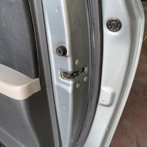 CERRADURA PUERTA DELANTERA DERECHA TOYOTA YARIS (KSP9/SCP9/NLP9)